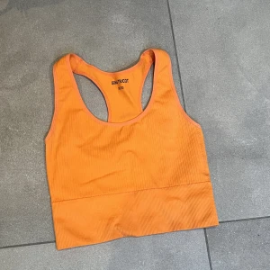 Neon sport topp - En snygg sport topp från gina som jag aldrig använt🤷🏼‍♀️