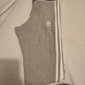 Adidas byxor  - Adidas orginals använd fåtal gånger 
