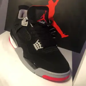 Nu säljer jag dem hära helt nya Nike air Jordan 4 ’’Bred’’ (kostnad kan diskuteras)    