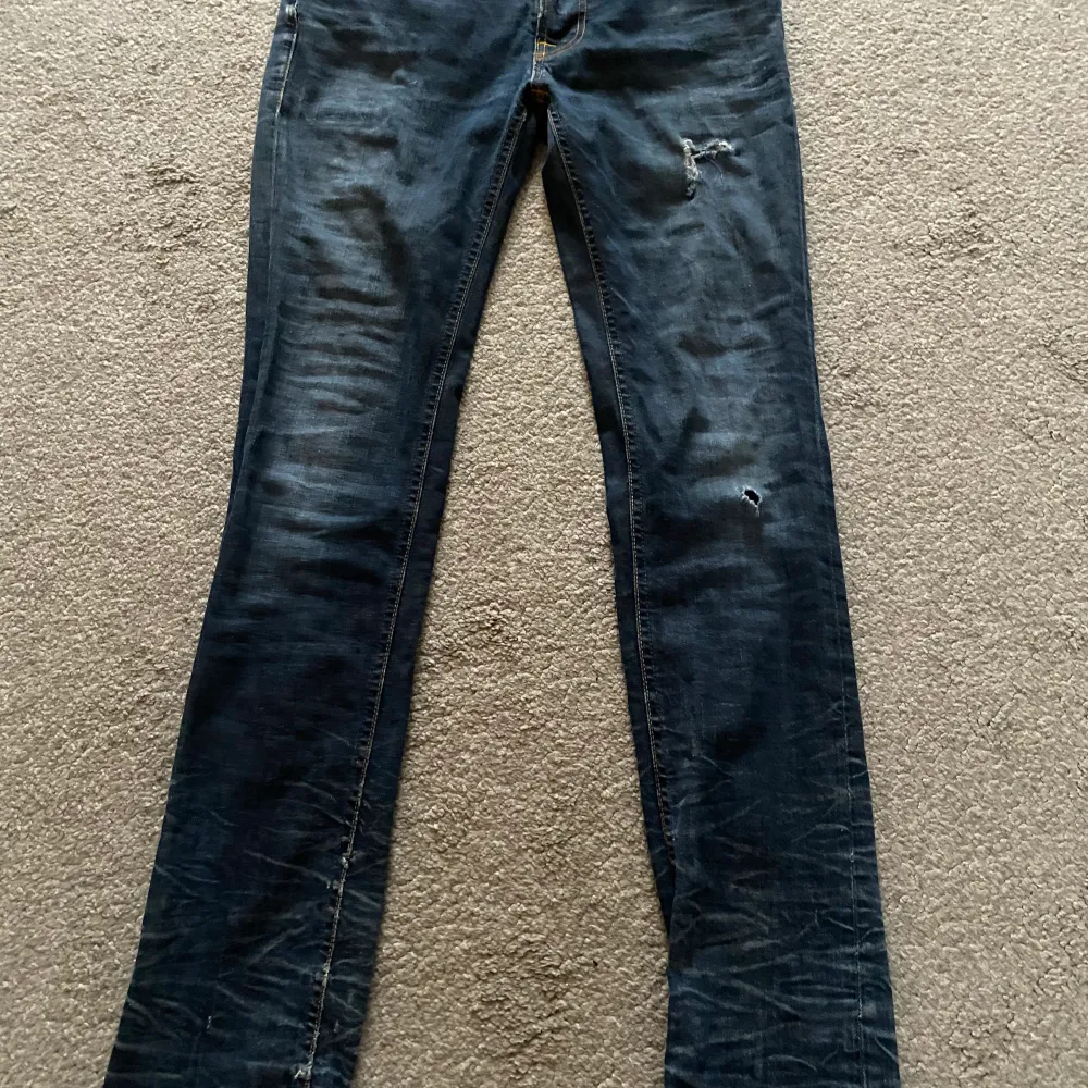 Ett par riktigt snygg Nudie jeans som nästa är oanvänd dock lite små i stoleken. Skriv vid frågor. Jeans & Byxor.