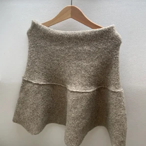 Zara kjol - Stickad kjol ifrån zara i storlek s. Passar bra nu till vintern☺️ (första bilden är lånad)