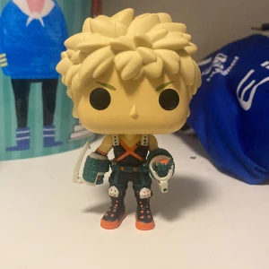 Funko pop (Bakugo katsuki) - Säljer min gamla Funko pop eftersom jag inte är intresserad av det längre den är ute ur kartongen och har inte paketet den kom i den har inga repor eller ngt💗