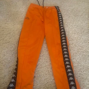 Trap byxor  - Stor rensning av garderober samt hus oga flytt. Pris kan diskuteras för paketpris på fler än 3 varor. 