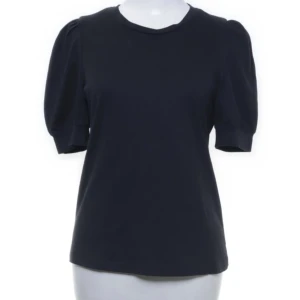 Blus från vero moda - Jättefin trendig blus från vero moda i bra skick 🤗 passar xs-m