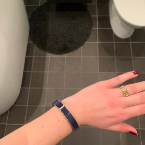 Armband - Jättefint armband köpt på secondhand som tyvärr aldrig kommit till användning av mig
