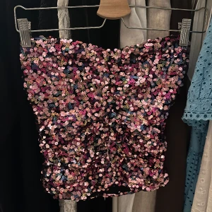 Glittertopp - Den populära glitter toppen från zara i fint skick! 
