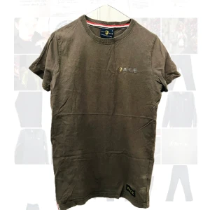 Ace t-shirt - Ace t-shirt i använt men fint skick. Storlek S. Militärgrön