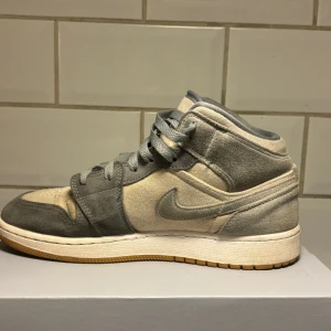 Jordan 1 coconut milk - Jordan 1 coconut milk i storlek 38,5 Skick 7,5/10