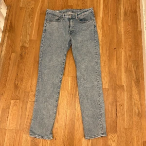 Regular Fit Jeans 33/34 - Dem är i storlek 33/34, är i regular fit så sitter lite tajtare än vad ”relaxed fit” jeans skulle 