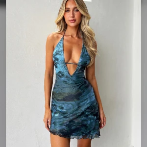 Klänning från Tiger Mist - Säljer denna fina klänning från tiger mist! Oanvänd och med prislappen kvar! Nypris 800kr (inklusive tull) därav det dyrare priset!☺️🌸