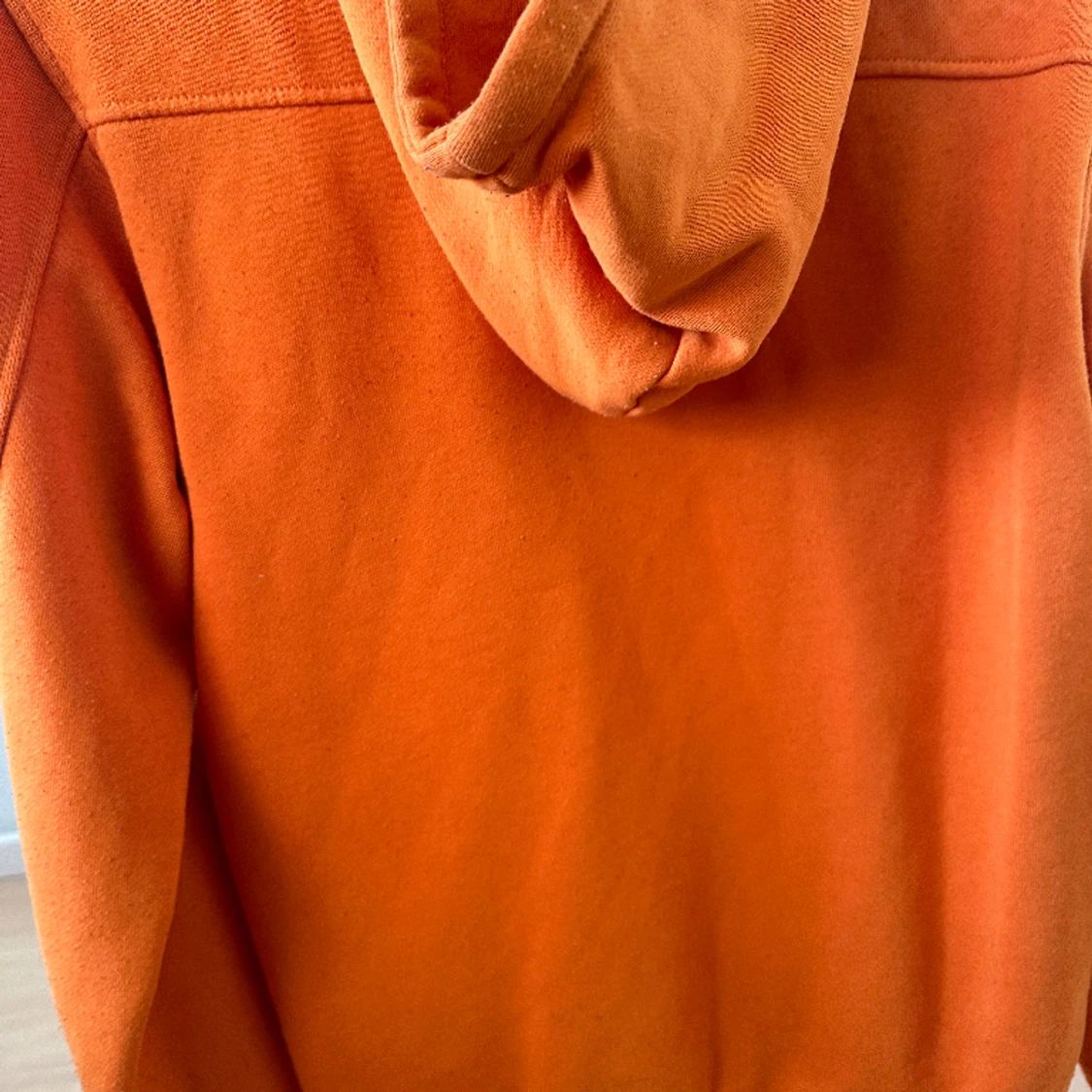 Orange hoodie från winwin  - 91
