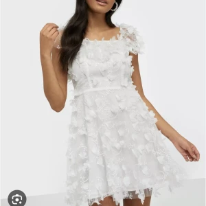 Ida Sjöstedt klänning  - Superfin Ida Sjöstedt klänning som är utsåld på hemsidan. Så fin till studenten!💐 Endast använt en gång.🤍 