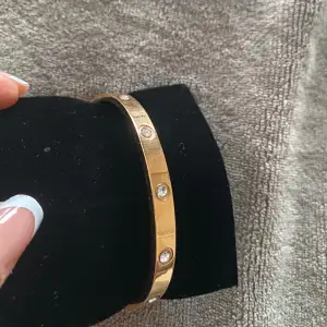 Jätte fint guld armband som är i super bra skick 💓 pläterad med 18K💓