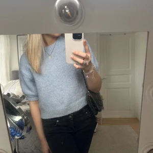 Ljus blå tröja  - Storlek S men skulle säga passar mindre också! Kommer ej till användning längre🩵