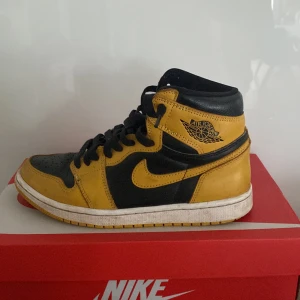 Jordan 1 high1  - Jordans använda. Finns tre par snören till. Pris kan diskuteras 