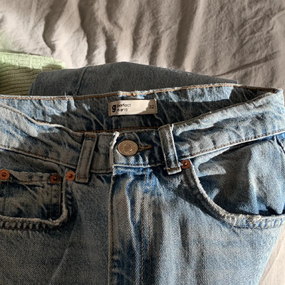 Ljusblå jeans från Gina i storlek 32 från Gina . Jeans & Byxor.