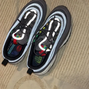 Nike air max 97 - Helt perfekt skick, köpta för 1500kr, priset kan diskuteras vid snabb affär 