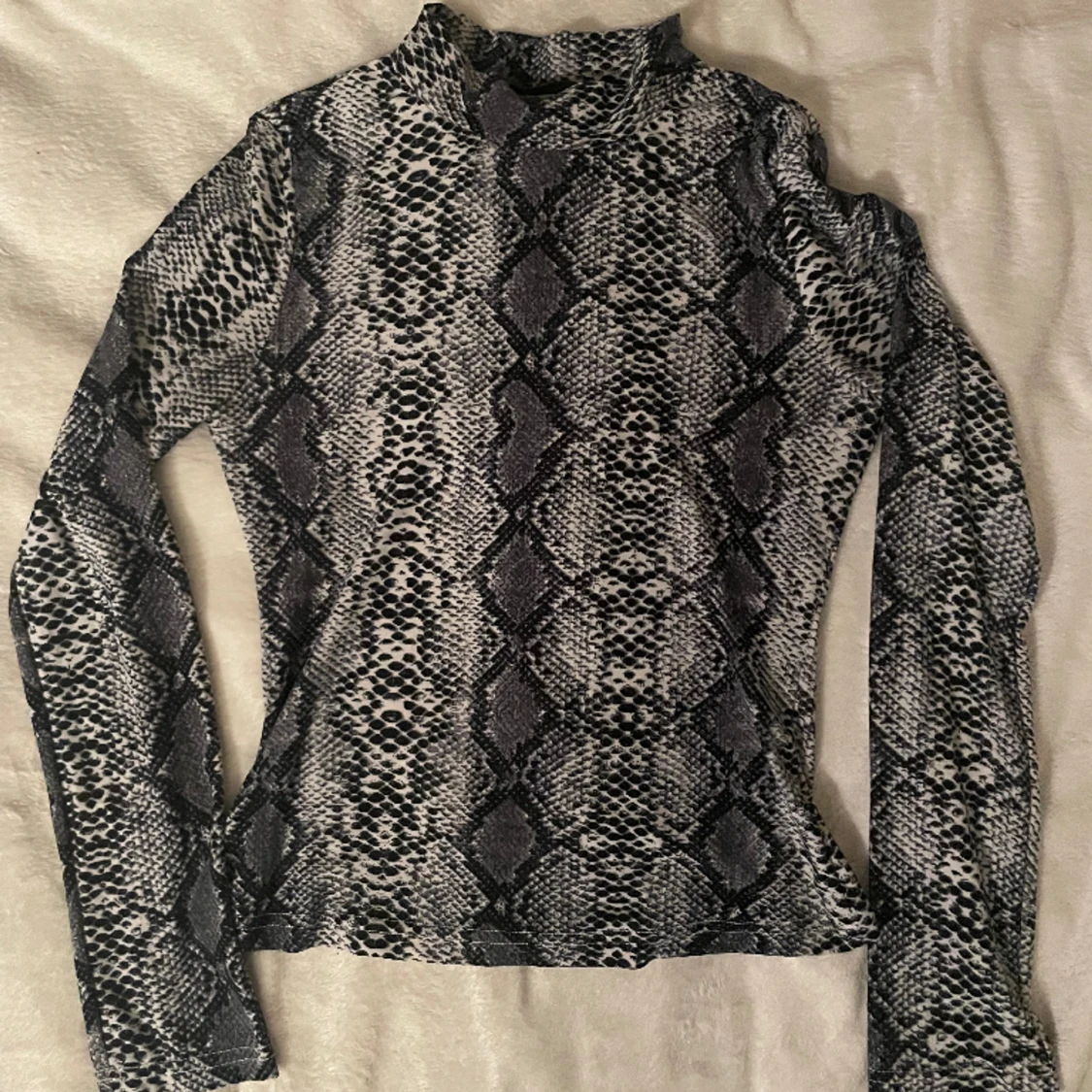 Orm-mönstrad top - 90