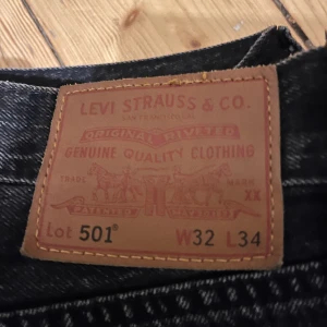 Levis 501 - Levis jeans 501 stl 32/ 34 i original black. I mycket gott skick. 