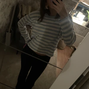 Tröja - Jättefin tunn tröja från Monki, i ljusblå färg💙