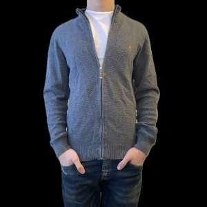 Giorgio dimare cardigan - Säljer nu denna cardigan ifrån Giorgio dimare i fint skick. Storlek S.