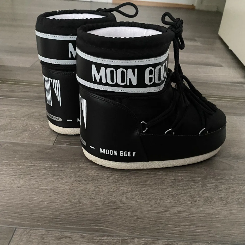 Moon boots i fint skick, använda få gånger! Det är mina egna bilder🥰 . Skor.