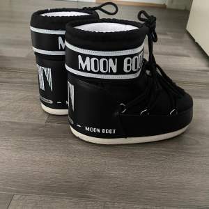 Moon boots i fint skick, använda få gånger! Det är mina egna bilder🥰 