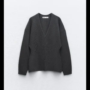 Söker!! - Söker denna koftan från Zara. Om ni har denna i storlek M eller L hör gärna av er. Betalar bra!❤️