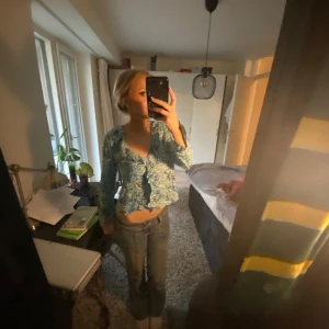 Zara tppp  - Så fin, ljus blå blå mönster. Jätte fin design 