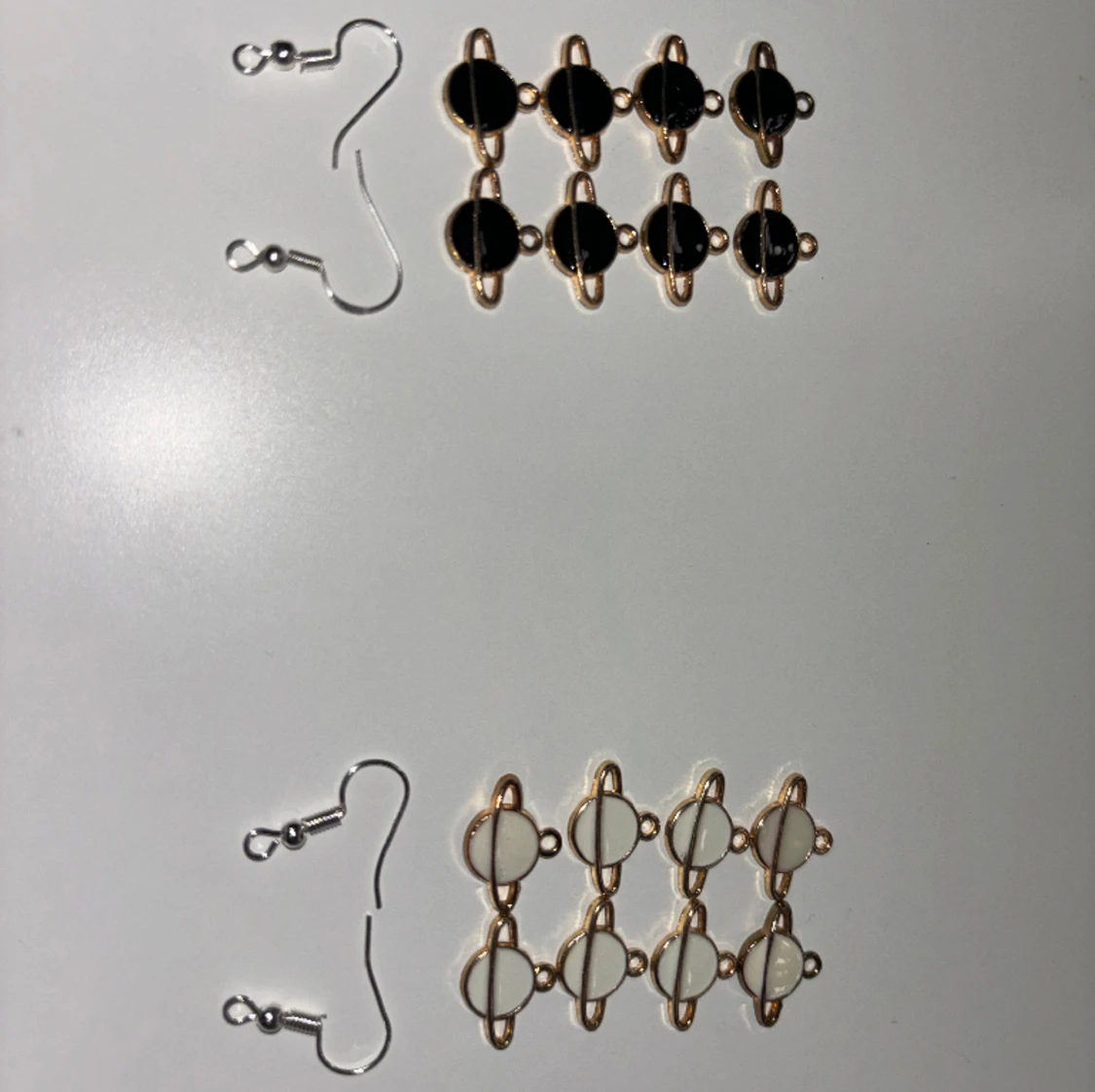 Planet berlock som örhängen