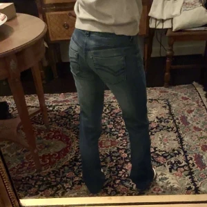 💗Lowwaist bootcut jeans💗 - 💕Säljer mina superfina lowrise jeans då dem är för små för mig (bilderna är från en vän), inga slitningar💕