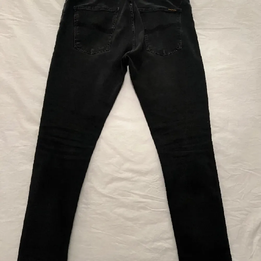 Ett par feta nudie grim tims i storlek 32/32. Är i bra skick, passar dig som är 175-190 skulle jah säga.. Jeans & Byxor.