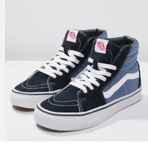 Vans - Storlek 38,5🌟 bra skick skriv för fler bilder