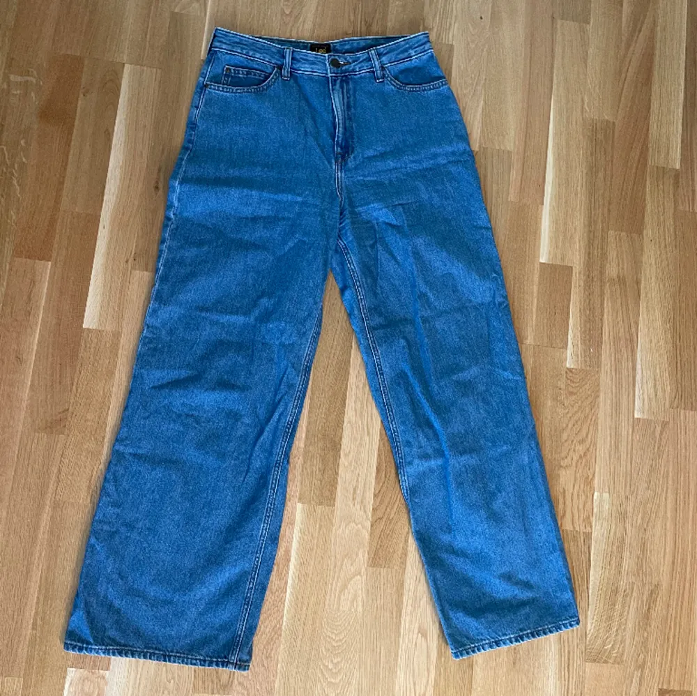 Blå jeans från Lee modellen ”Stella a line”. Storlek W30 L31. Jeans & Byxor.