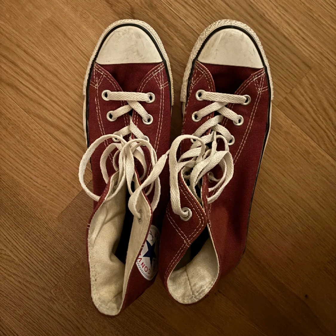 Vinröda converse  - 90