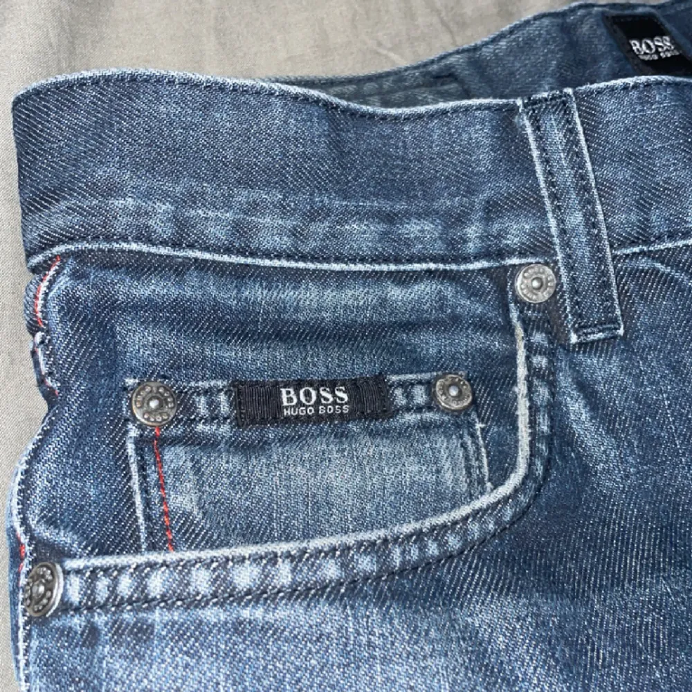 Fina Hugo boss jeans i storlek 31. Jeans & Byxor.