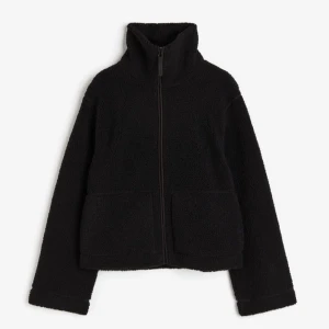 Svart Teddy jacka - Slutsåld söt Teddy/ pile jacka😻❤️Intressekoll så ni kan lägga prisförslag eller skriva om ni intresserade 