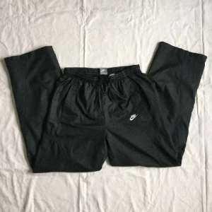 Nike byxor  - Långa Nike byxor i herrstorlek M