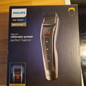 Trimmer Phillips prestige 9000  - Några månader gammal,oanvänd trimmer med digital längdjustering. Köpt i elgiganten för 1000kr,kvitto och garranti finns.