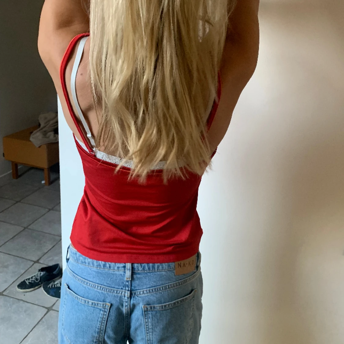 Söt topp med en blomma  - 90