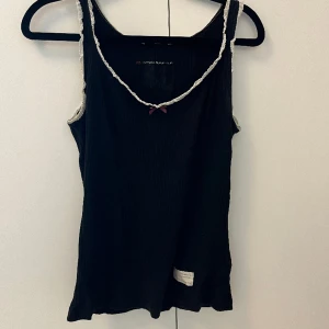 Odd Molly linne  - Svart linne från Odd Molly, köpt secondhand.  Storlek 0/xs. Köpare står för frakt.