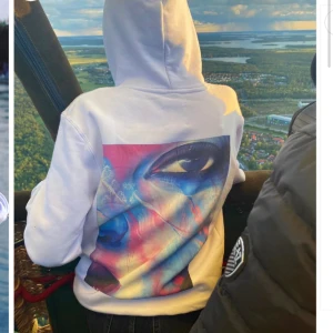 The cool elephant hoddie  - The cool elephant hoddie! Fint skick, den är använd och har haft den ganska länge men fortfarande i fint skick😍stl M nypris 599