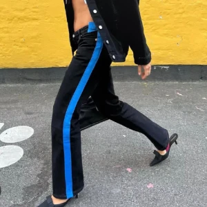 Monki x IGGY jeans  - Supersnygga nästintill nya jeans från monki i samarbete med iggy jeans i Strl 29 motsvarar 38/40, säljer då jag inte tycker dom passar mig😓nypris 700 och priset går att diskutera 🥰