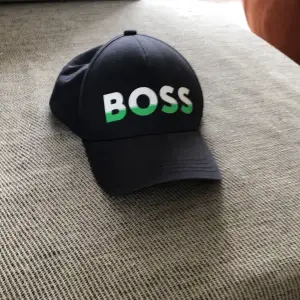 Hugo boss keps bra skick! Köpt på en Hugo boss butik i Göteborg 