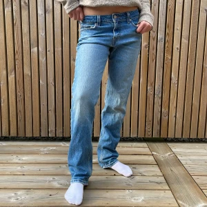 Levis jeans  - Coola Levis jeans 90-tals stil💕. Storlek W25 L31. 