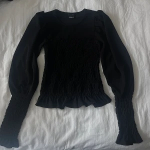 Svart blus - Använd fåtal gånger Storlek xs