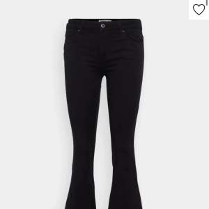 INTRESSEKOLL!!  Jag gör en intressekoll på mina svarta only jeans (aldrig använt) priset är ej 123kr utan man budar d man är villig att köpa för!❤️