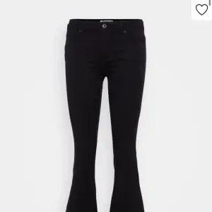 INTRESSEKOLL!!  Jag gör en intressekoll på mina svarta only jeans (aldrig använt) priset är ej 123kr utan man budar d man är villig att köpa för!❤️