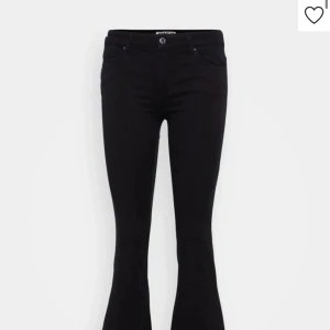 INTRESSEKOLL svarta jeans only - INTRESSEKOLL!!  Jag gör en intressekoll på mina svarta only jeans (aldrig använt) priset är ej 123kr utan man budar d man är villig att köpa för!❤️