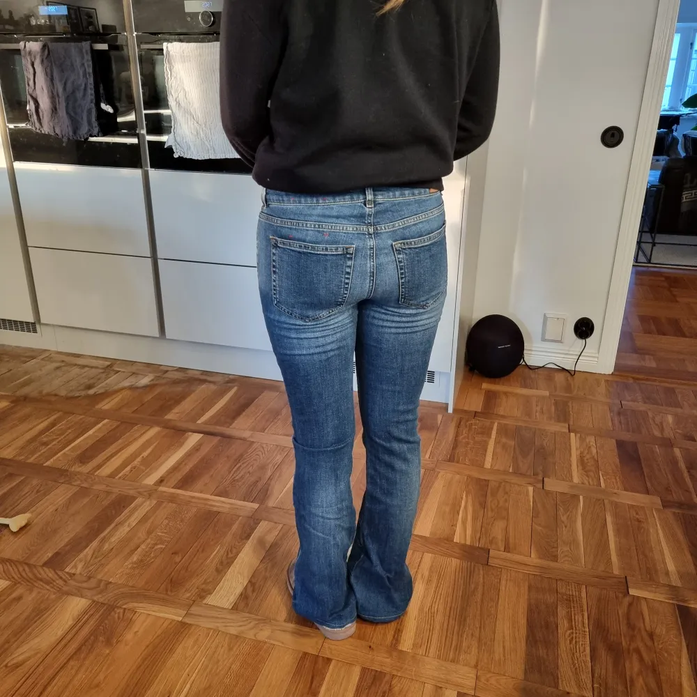 Diesel jeans i strl W29 L32 men omsydda på längden hos Jeansbolaget. Passar mig i längd som är 165 cm, men de är lite längre än 